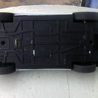 Умален пластмасов модел на полицейска кола с батерия свири и с инерционен механизъм, снимка 2 - Коли, камиони, мотори, писти - 42377082