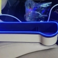 Kутия за съхранение на цепнатини за кола с 2 USB зарядни цветни LED прорези за седалка, снимка 2 - Аксесоари и консумативи - 44550852