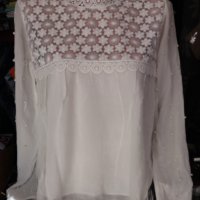 ИЗКЛЮЧИТЕЛНО КРАСИВА бяла блуза с шифонени ръкави и перлички, снимка 2 - Ризи - 35927992