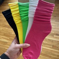 Чорапи 22-25см различни цветове, снимка 1 - Дамски чорапи - 41863421