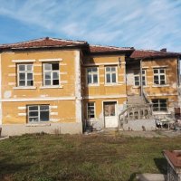 Къща със голям двор в село Орлово област Хасково , снимка 11 - Къщи - 39216226