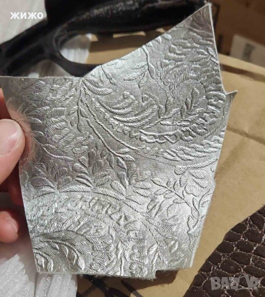Изкуствена кожа за тапицерия на мебели черна, сребърна с цветя, снимка 1