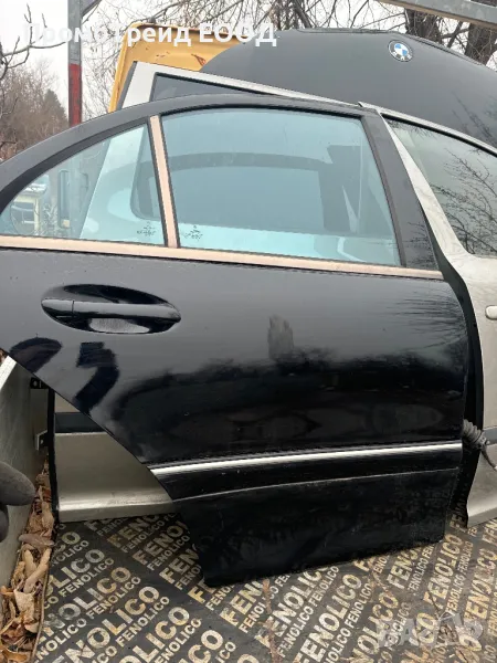 Задна дясна черна врата Мерцедес Ц клас W203 Mercedes комби , снимка 1