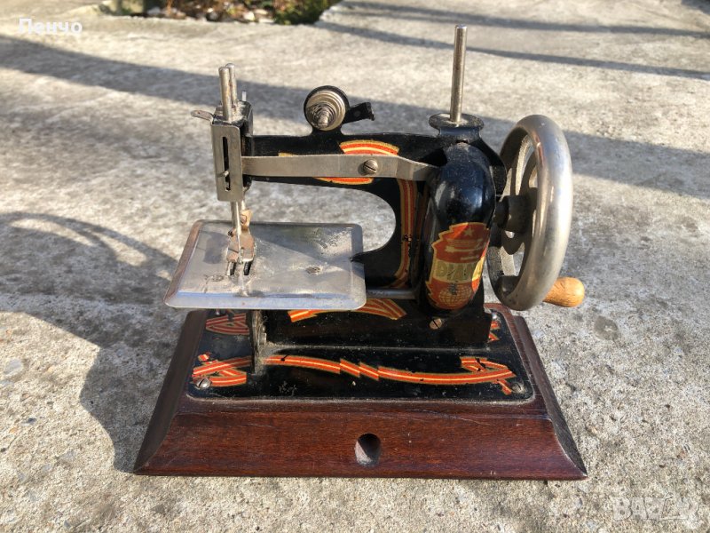 старинна детска шевна машина "DIANA" - GERMANY - 1930/40г., снимка 1