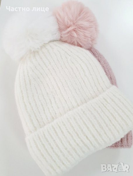 Дамски шапки, снимка 1