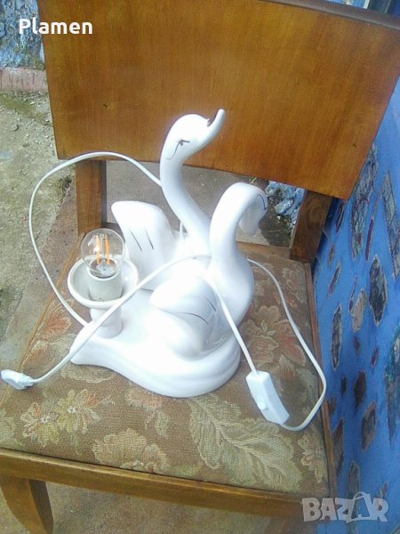 Порцеланова нощна лампа с два лебеда, снимка 1