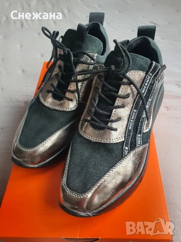 Дамски спортни обувки 