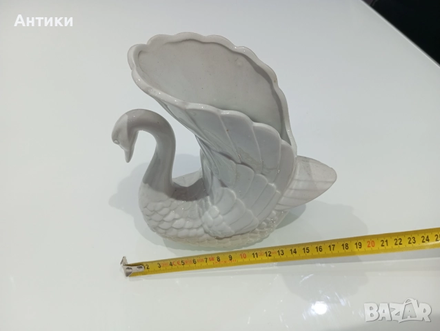 Порцеланов голям лебед стар , снимка 9 - Декорация за дома - 52553032