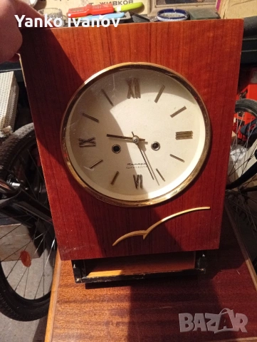 стенен часовник Янтар