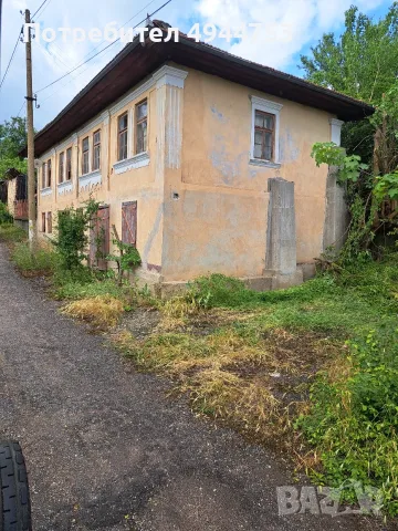 Голяма двуетажна къща в центъра 