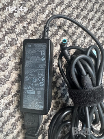 Оригинално зарядно за лаптоп Hp 1318, снимка 2 - Части за лаптопи - 51703105