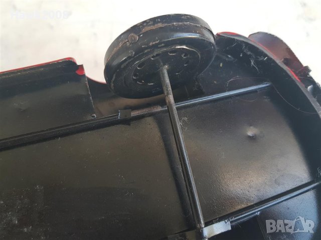 ОРИГИНАЛНА КУЛТОВА ЛАМАРИНЕНА играчка VW Калифорния хипарски 1970те год. бус със СЪРФОВЕ, снимка 13 - Други ценни предмети - 42065290