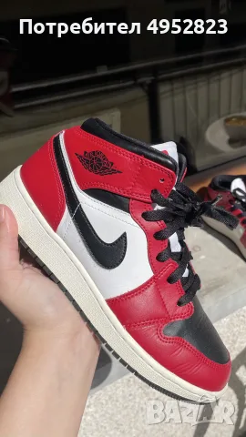 Nike Air Jordan 1 Mid , снимка 3 - Маратонки - 56202651