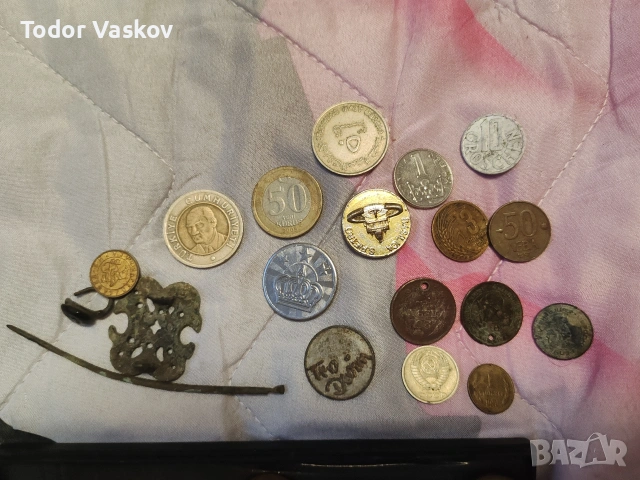 кутиика със стотинки, снимка 2 - Нумизматика и бонистика - 53808899