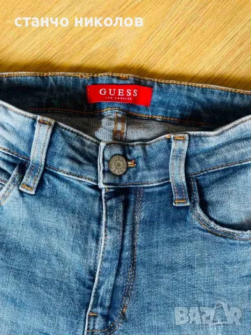 Продавам дамски дънки Guess