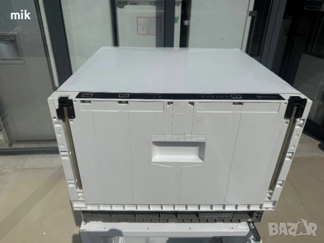 Малка съдомиялна кубче  Електролукс за пълно вграждане