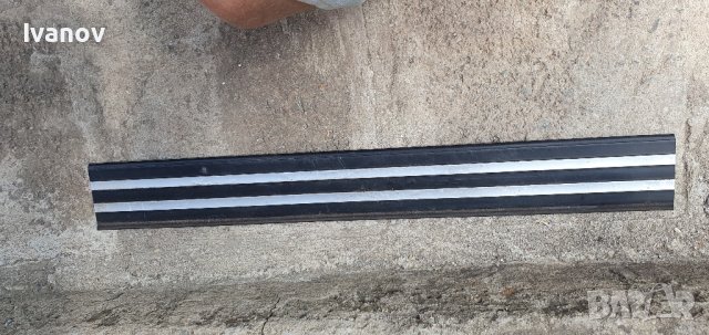 Пластмасова лайсна на прага от вън за бмв е34 преди фейслифт , снимка 1