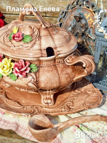 Италиански комплект от Bassano Italy терин, плато и черпак , снимка 10 - Антикварни и старинни предмети - 53744885