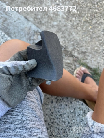 Капаче в багажника дясно на Фолксваген Туран Vw Folkwagen Touran 1t0864552b само за 10лв.