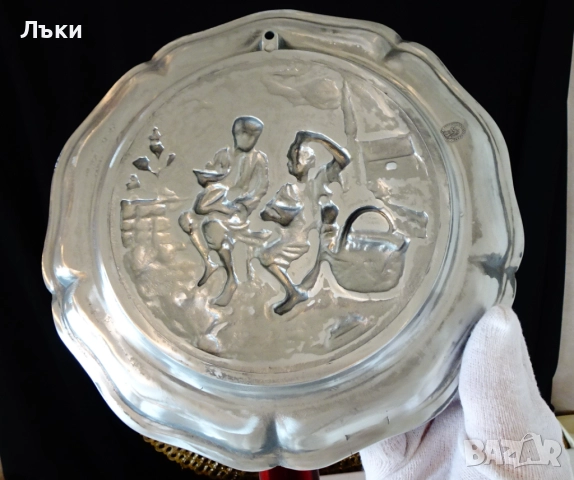 Калаена чиния с картина Ядящи грозде и пъпеш,Мурильо. , снимка 4 - Антикварни и старинни предмети - 52776782