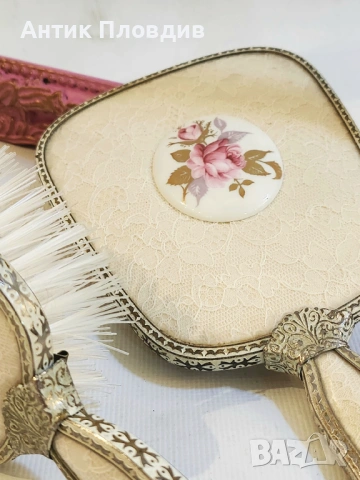 Винтидж английски комплект – ръчно огледало и четка за коса.