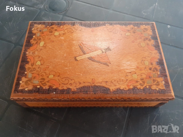 Стара дървена кутия цигаретник