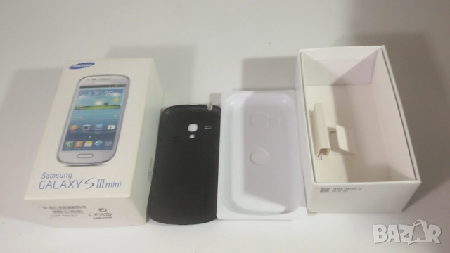 Лот кутии от техника - телефони, таблети, ретро касетофони, камери, снимка 10 - Антикварни и старинни предмети - 51597154