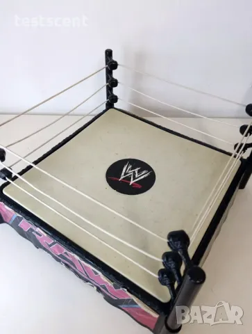 Ринг за играчки WWE Raw Spring Action Ring - пружиниращ - ОК състояние, снимка 4 - Игри и пъзели - 48373665