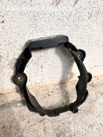 52127-05070. Държач халоген десен за Тойота Авенсис T27.седан. Комби 2012-2015г