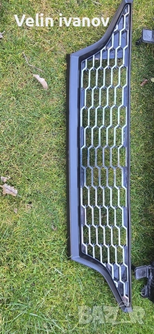 решетка предна броня за тойота ярис, снимка 3 - Части - 53664064