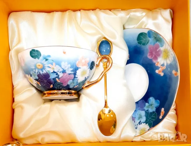 NEW Бутикови чаши за чай и кафе със златна лъжичка