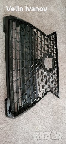 решетка в предна броня за Lexus UX, снимка 1 - Части - 42214301