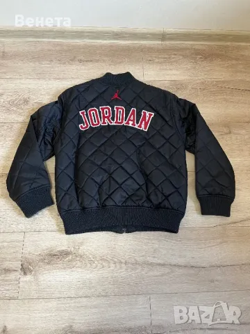 Дамско зимно яке Jordan.Размер М, снимка 2 - Якета - 49534899