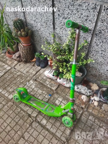 Тротинетка с 4 колела светещи, сгъваема 