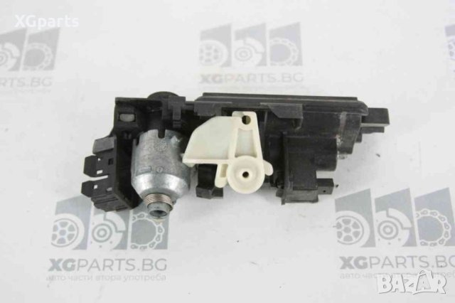 Дръжка багажна врата за Mercedes C-class W203 (1993-2000) седан, снимка 2 - Части - 41038604