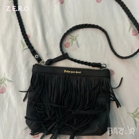 H&M черна дамска чанта с ресни и надпис "Follow your heart", снимка 6 - Чанти - 56119180
