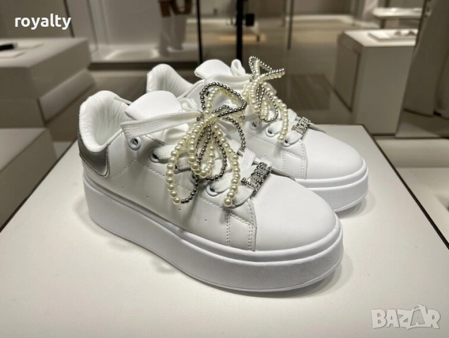 Равни кецове - бяла кожа