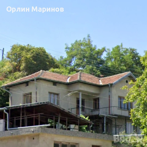 Живописна масивна къща с двор и гараж, снимка 2 - Къщи - 53798264