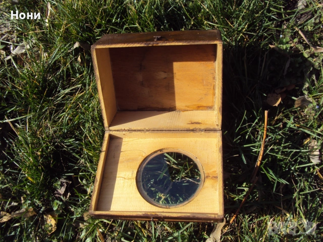Стара Дървена кутия от времето на Соца със кръгло стъкло, снимка 4 - Антикварни и старинни предмети - 53726160