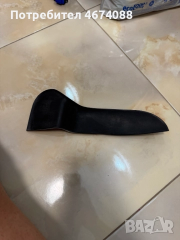 Гумена подложка на джоба на предна дясна врата на Ауди Audi само за 20лв. 8K0868134