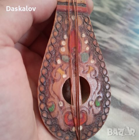 Продавам декоративна дървена гъдулка, снимка 4 - Декорация за дома - 41183044