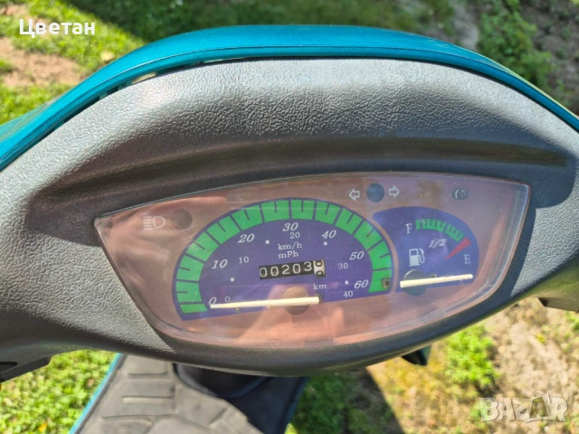 Скутер , снимка 2 - Мотоциклети и мототехника - 53666173