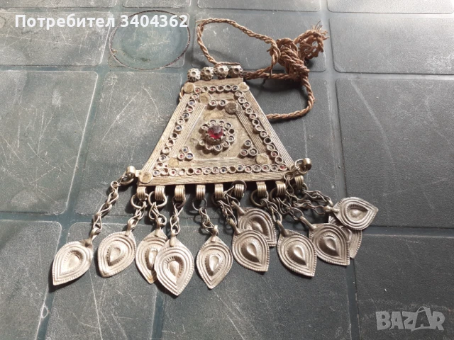 Стар накит - висулка муска с пластинки - носия, снимка 2 - Антикварни и старинни предмети - 50918680