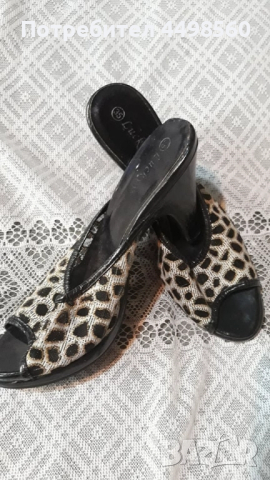 Дамски Чехли с принт, снимка 2 - Чехли - 51447837