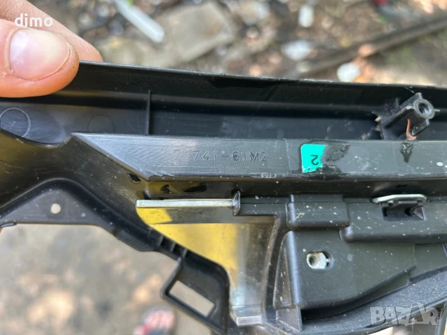 решетка Suzuki SX-4 2012-2016 SX4 емблема маска 71741-61M2, снимка 3 - Части - 51253016