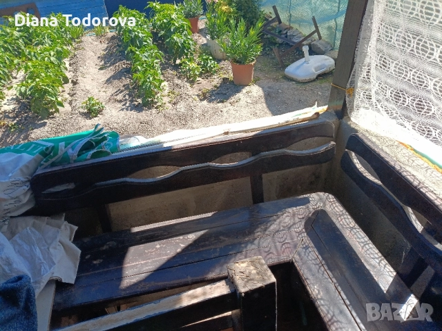 продавам дървена маса с две единични пейки е една двойна ъглова пейка, снимка 6 - Маси - 51533427
