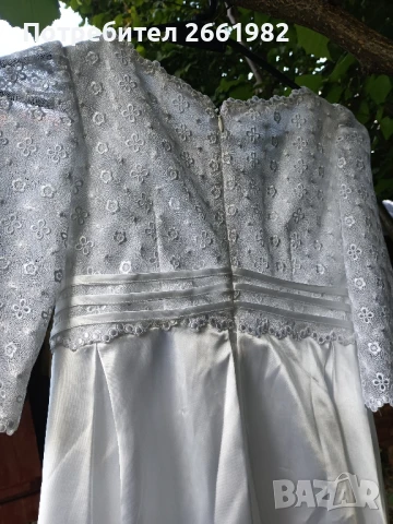 Разкошна бяла сатенена рокля с дантела, снимка 3 - Детски рокли и поли - 50759829