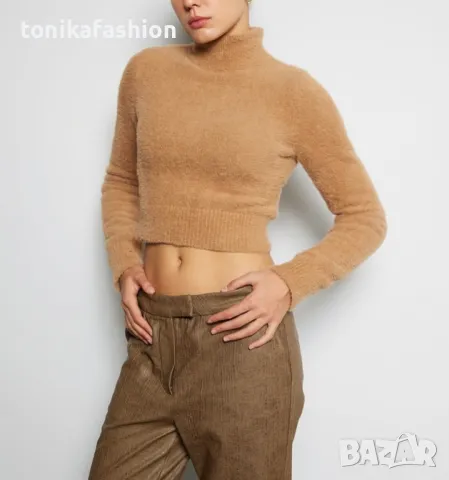 Къс пуловер с косъм 