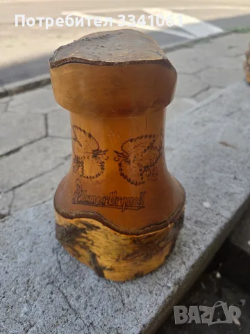 Старинна дървена халба