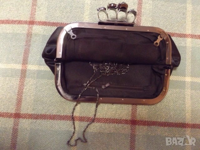 Дамска чанта Alexander McQueen кожена чантичка, снимка 3 - Чанти - 53625567